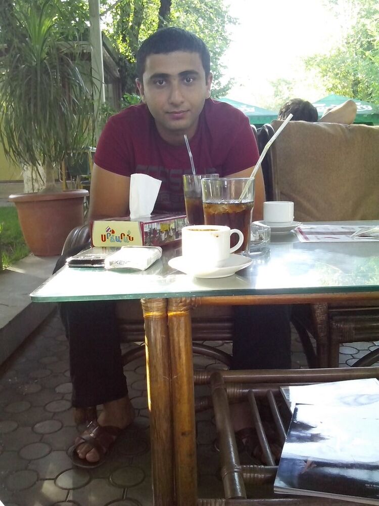  5792802  Artur, 37 ,    