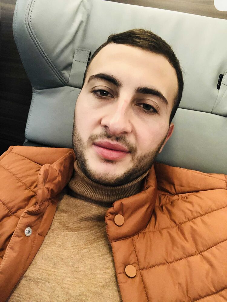  ,   Artur, 32 ,   ,   