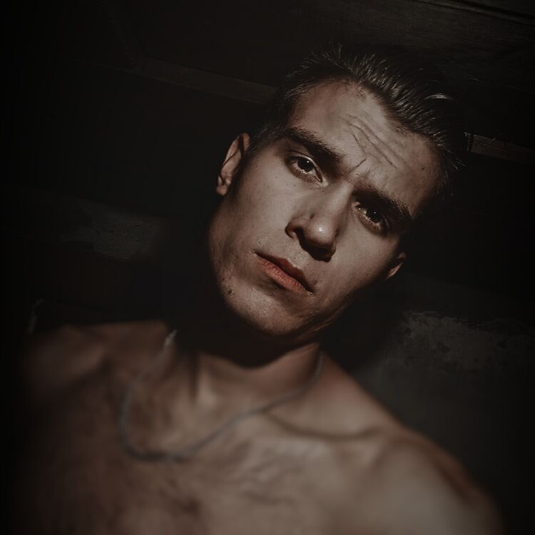  35871862  Alex, 27 ,    