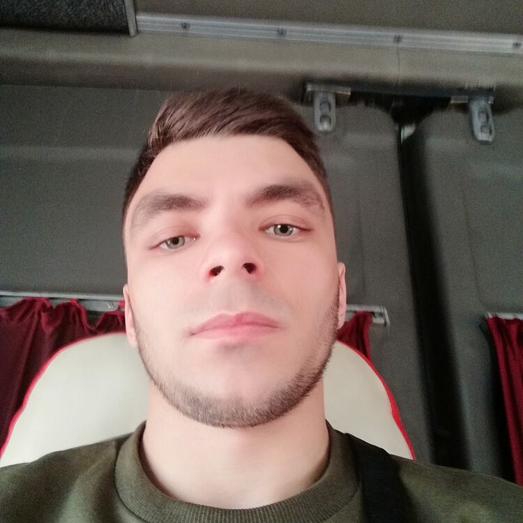  ,   Dominik, 33 ,   ,   , c 