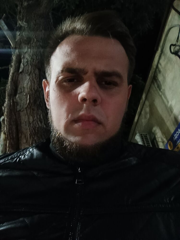  31500402  Alexander, 27 ,    