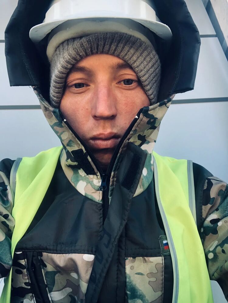  46701372  , 32 ,    