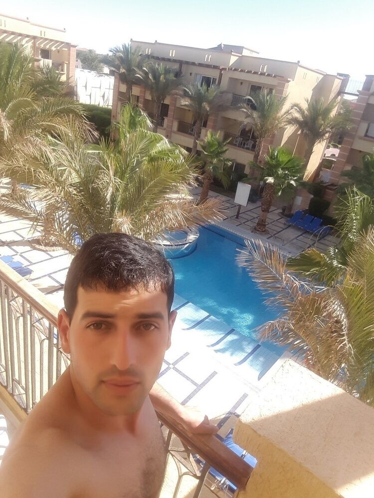  ,   Narek, 32 ,   