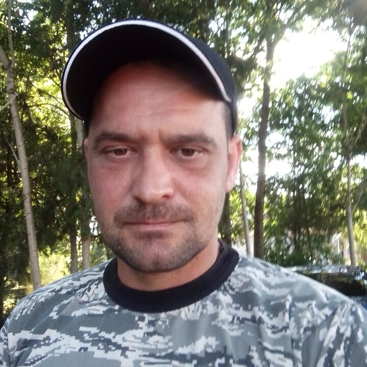  36103572  Anton, 41 ,    