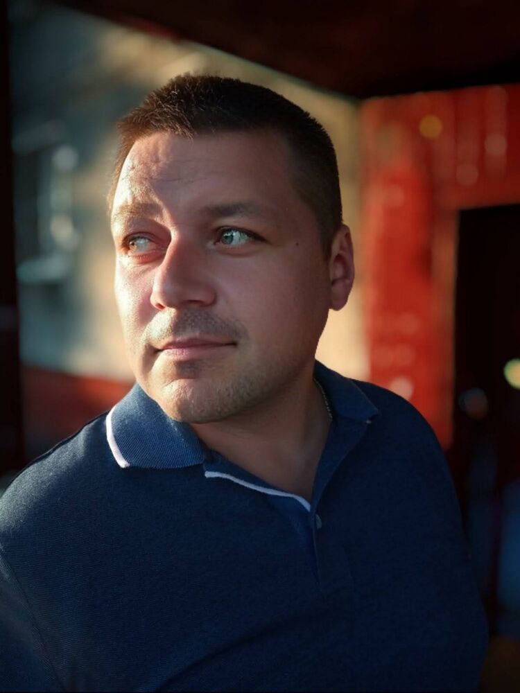  52059332  Anton, 45 ,     