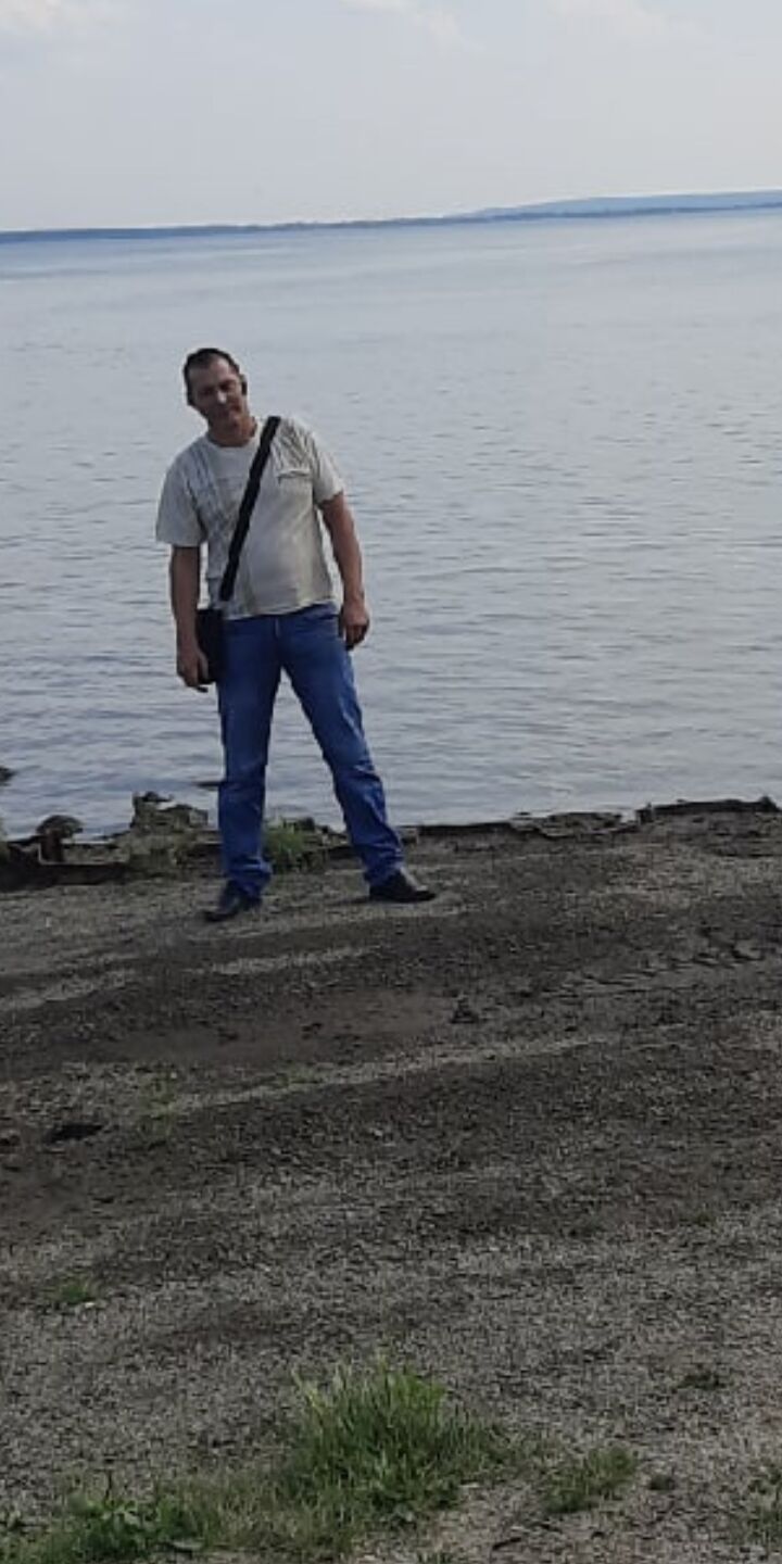  40802872  Alexander, 42 ,    