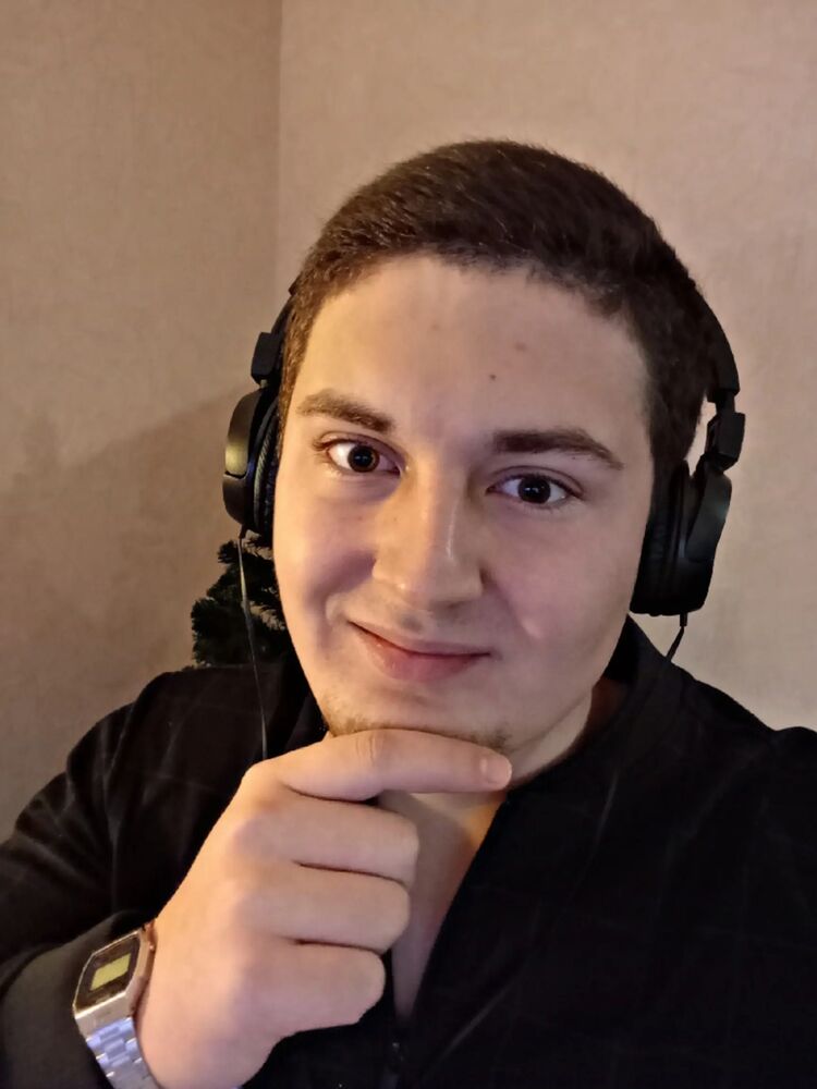  44998182  Daniil, 20 ,    