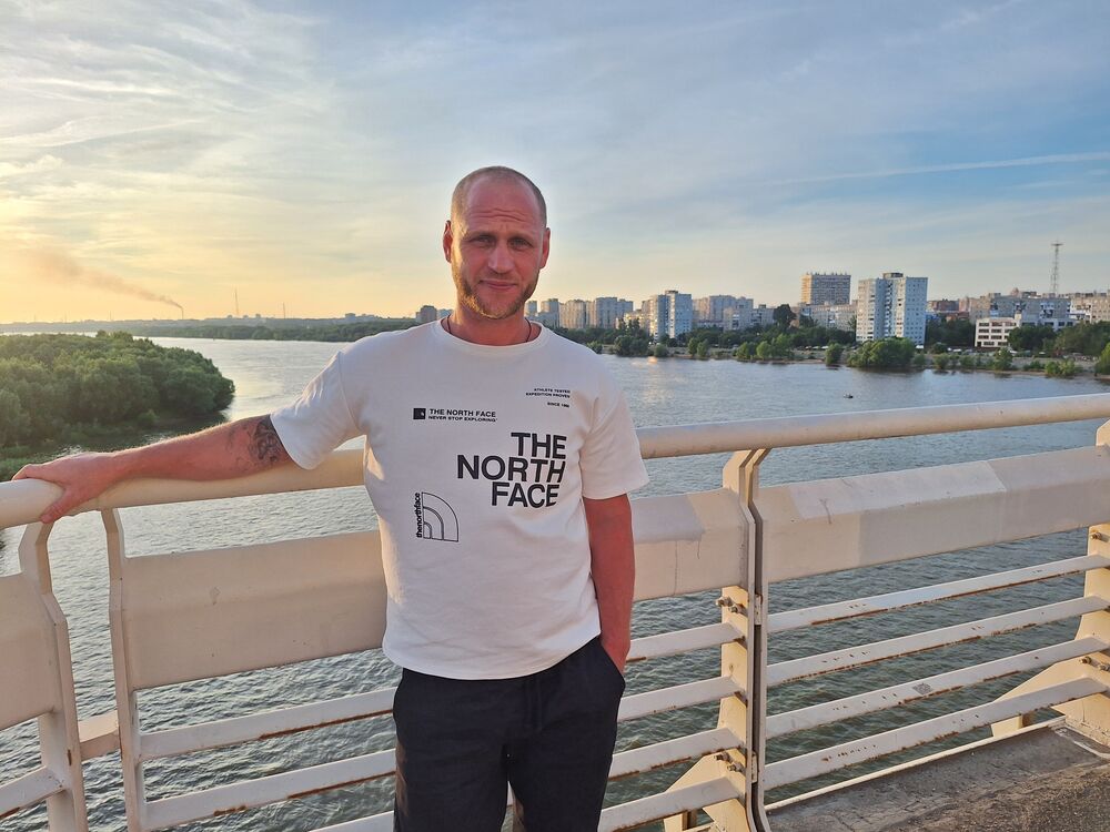  48468092  Konstantin, 40 ,    