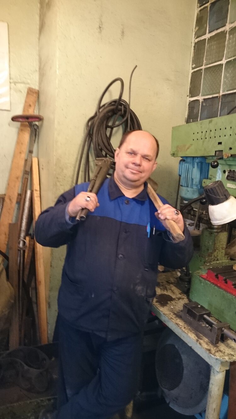  31422442  Nikolai, 61 ,    