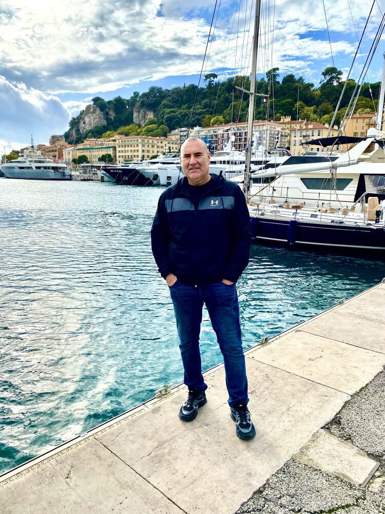  ,   Lilian, 46 ,   c 