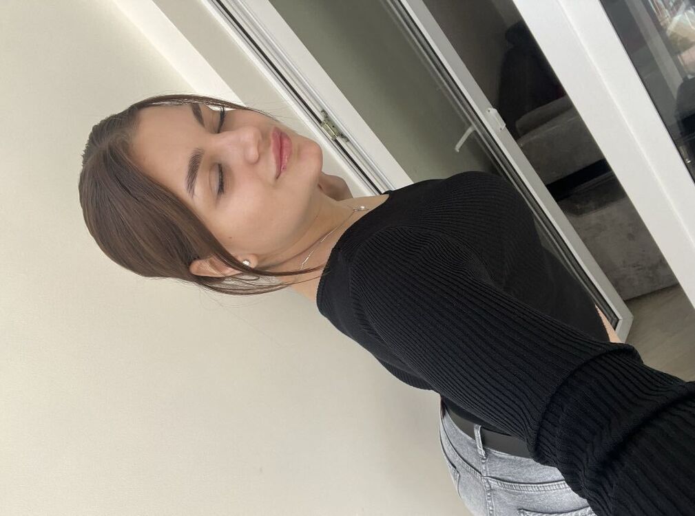  ,   Karina, 21 ,   ,   