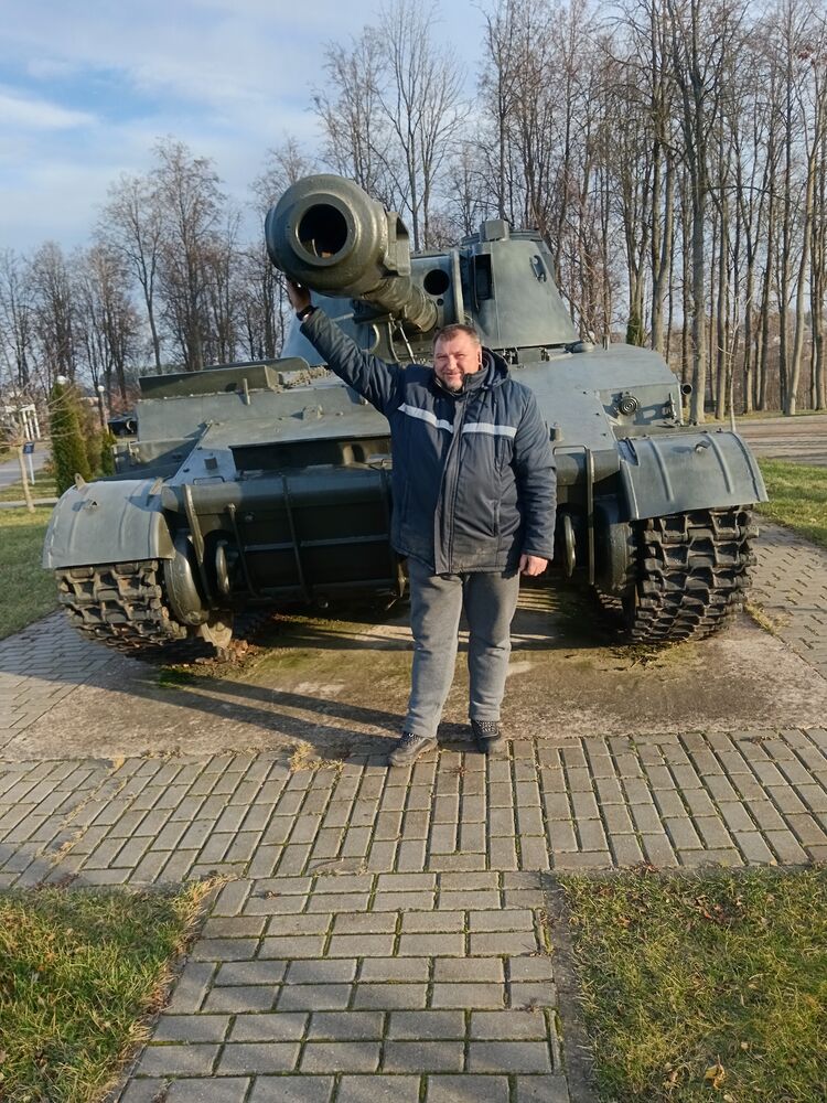  48242412  , 47 ,    