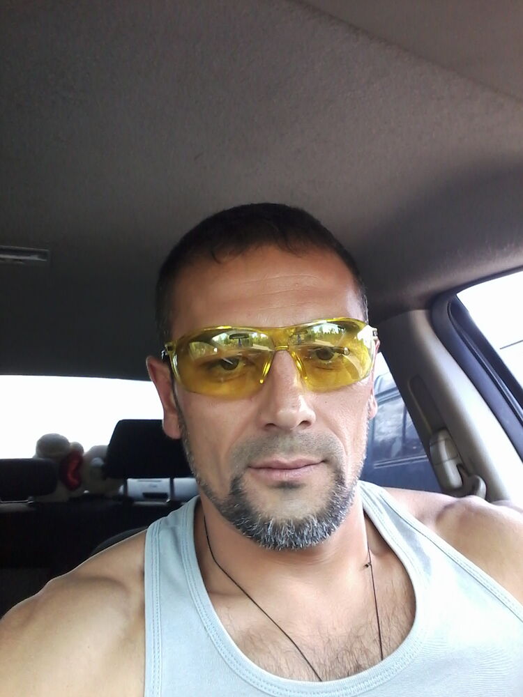  32297372  Roman, 46 ,    