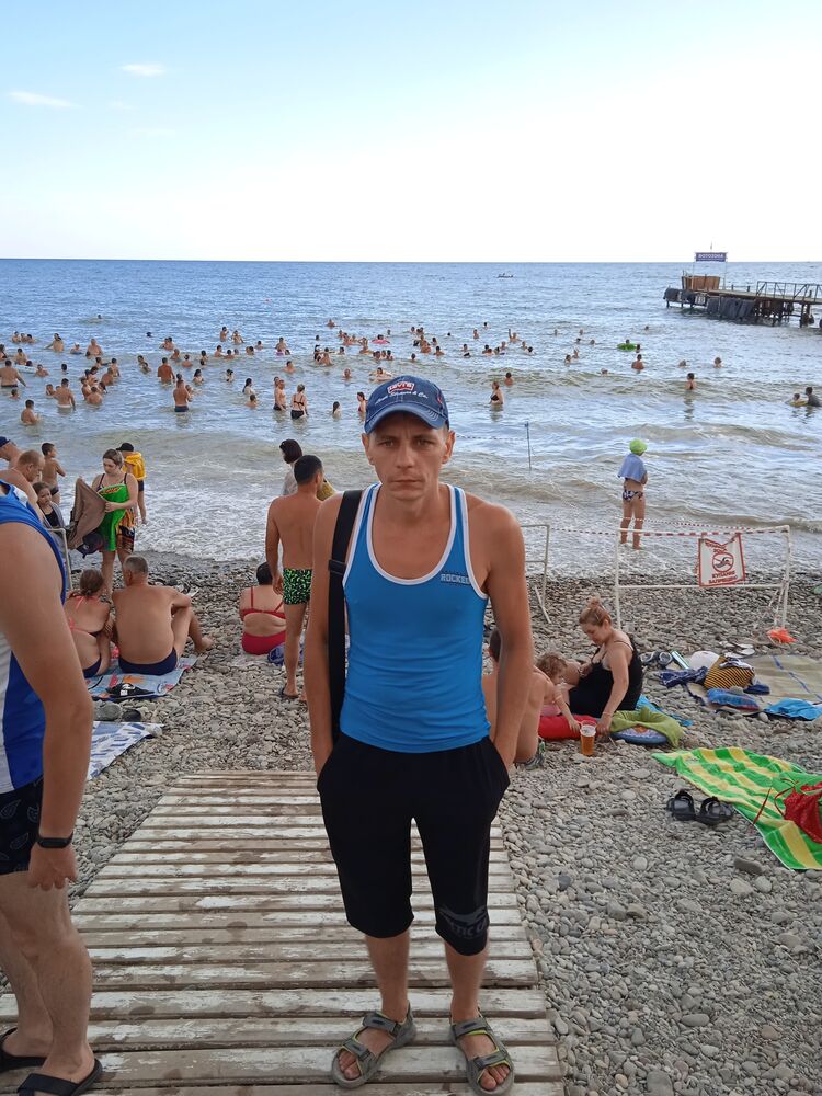  ,   Denis, 37 ,   ,   