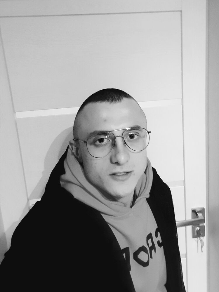  ,   ARtur, 28 ,   ,   , c , 