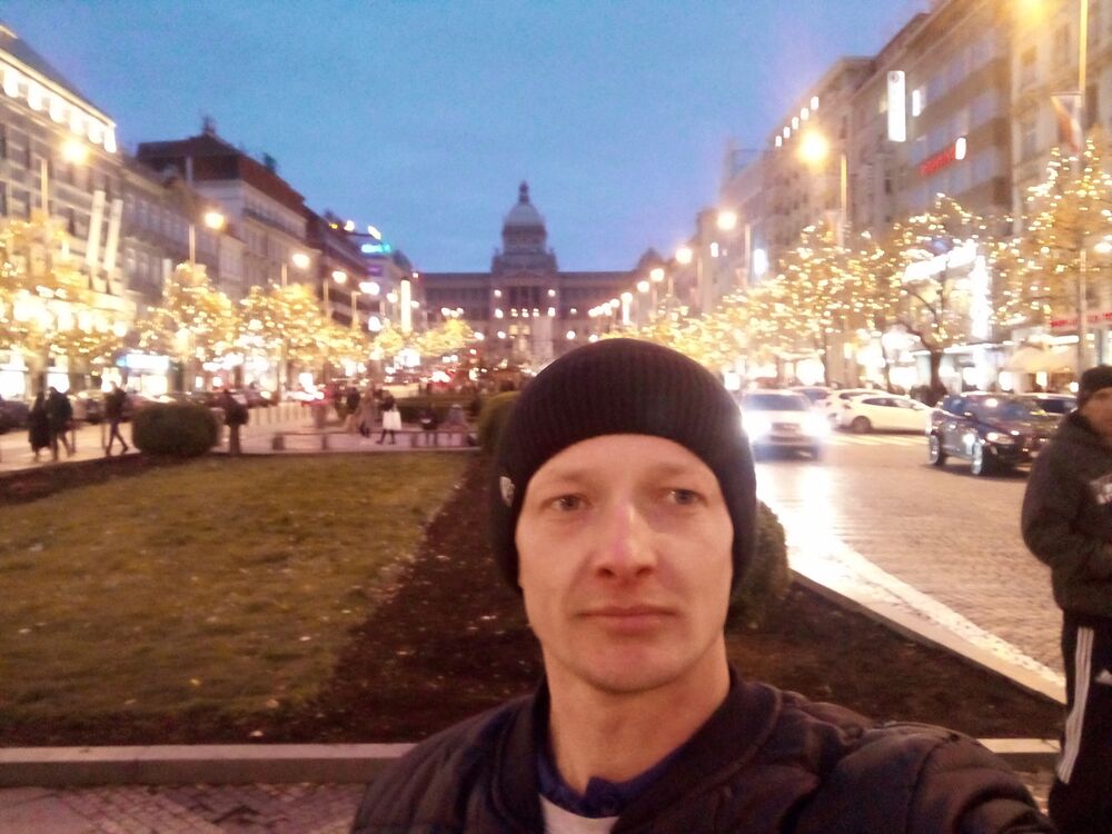  28708342  , 32 ,    Praha