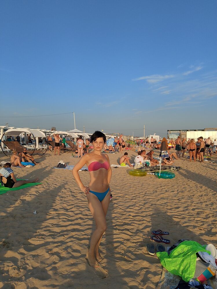  46376132  Lilia, 48 ,    