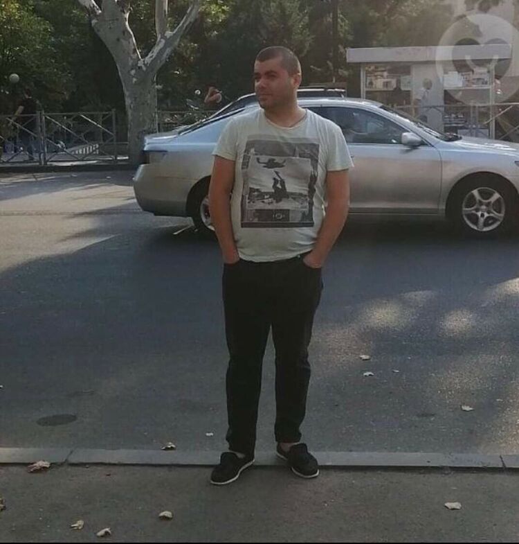  32007682  Dato, 39 ,    