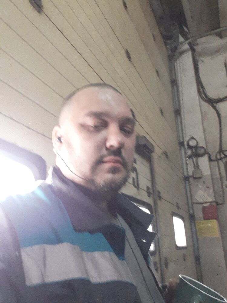  ,   Nik, 41 ,   ,   