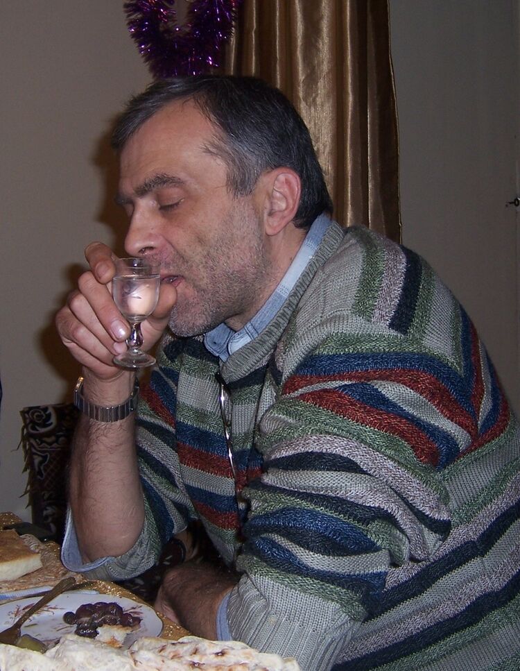  10559972  Haik, 63 ,    