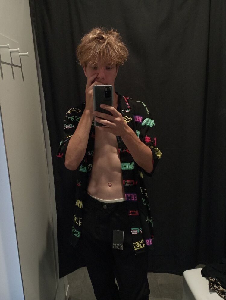  48080642  Alex, 25 ,    