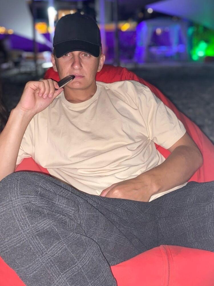  27715412  Maks, 28 ,    