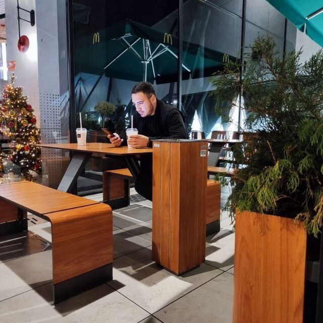  32419332  Hamb, 27 ,    