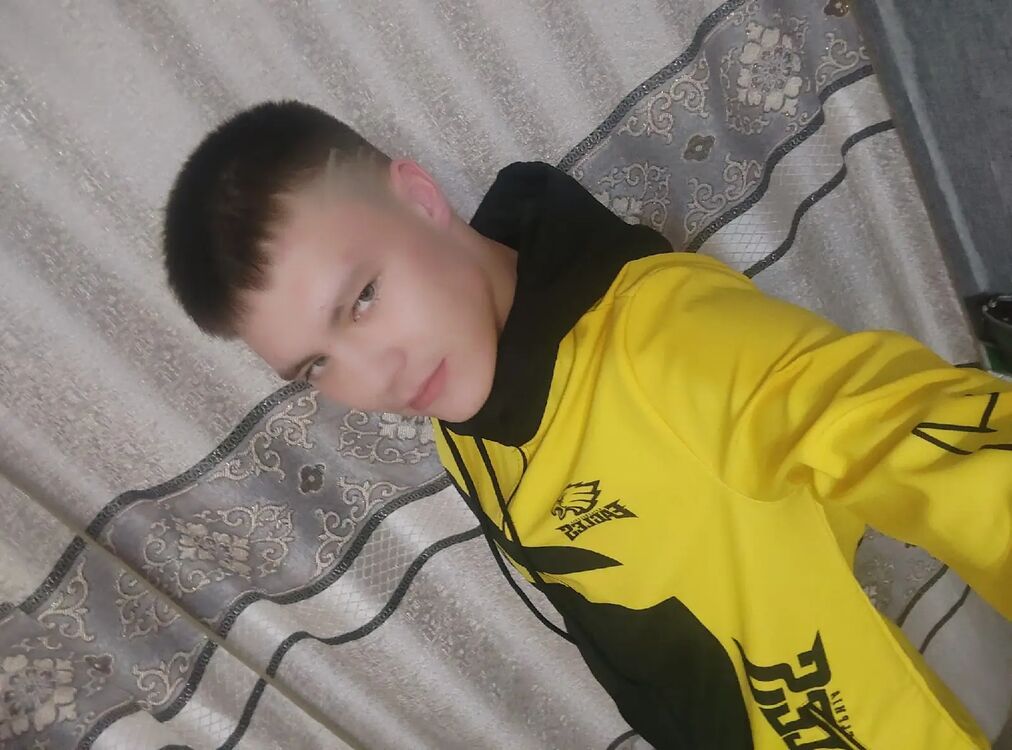  27057812  Daniel, 28 ,    