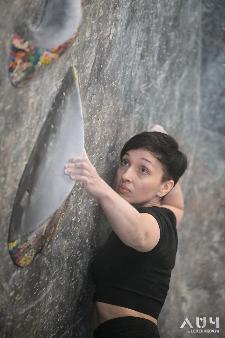  54703012  Alexa, 36 ,    -