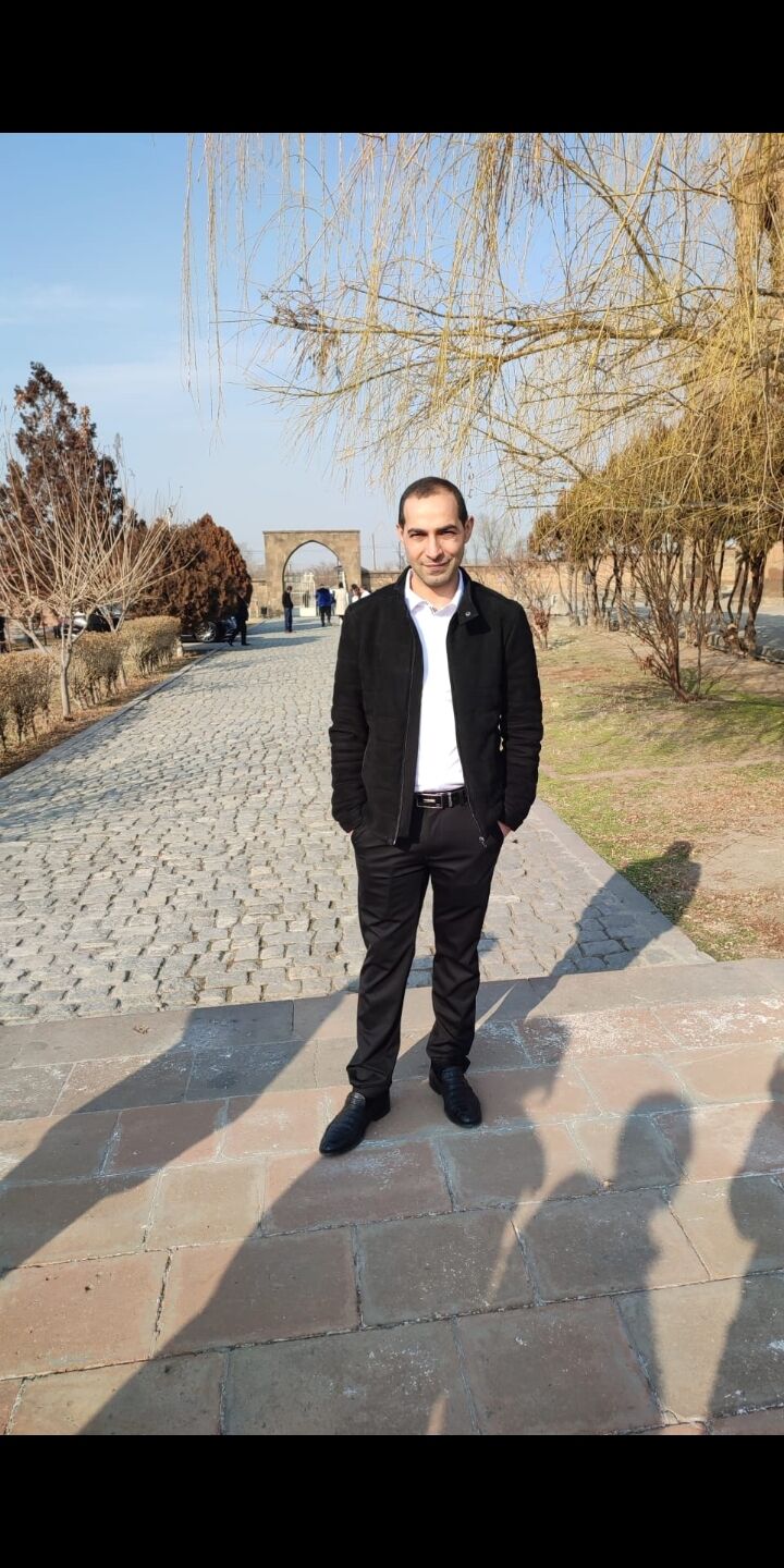  52532032  Arshak, 37 ,    