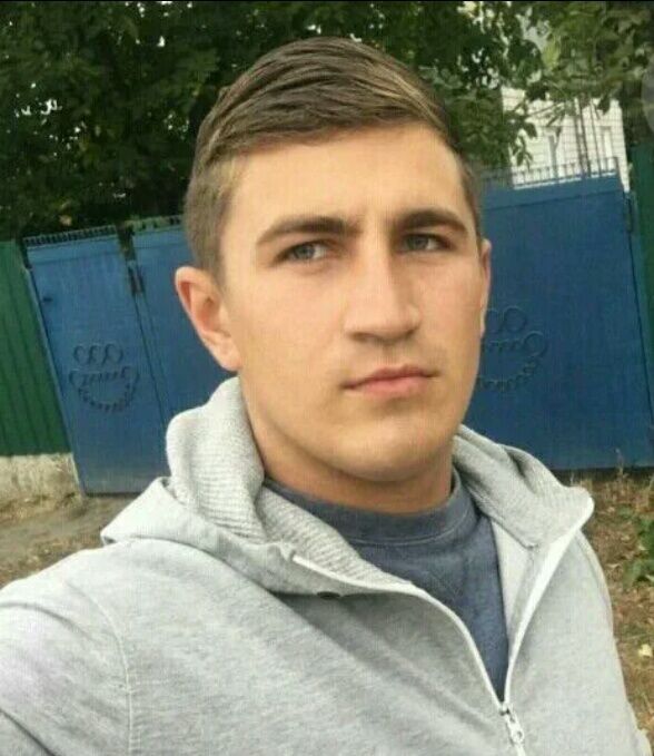  23448452  Eduard, 27 ,    
