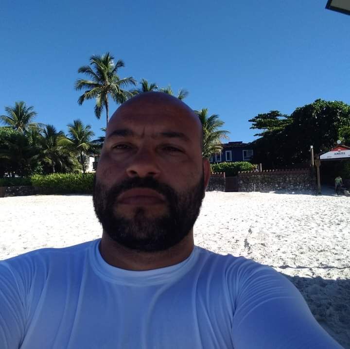  43328652  Carlos, 44 ,    --