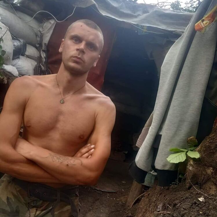  31034542  Ivan, 32 ,    