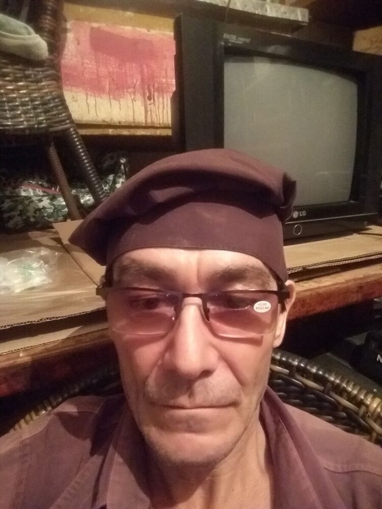  21617122  Rustam, 55 ,    