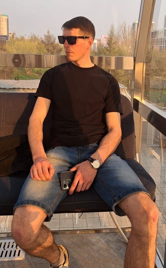  ,   Artur, 28 ,   