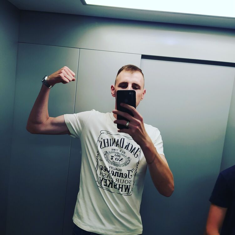  ,   Mikhail, 22 ,   ,   , c 