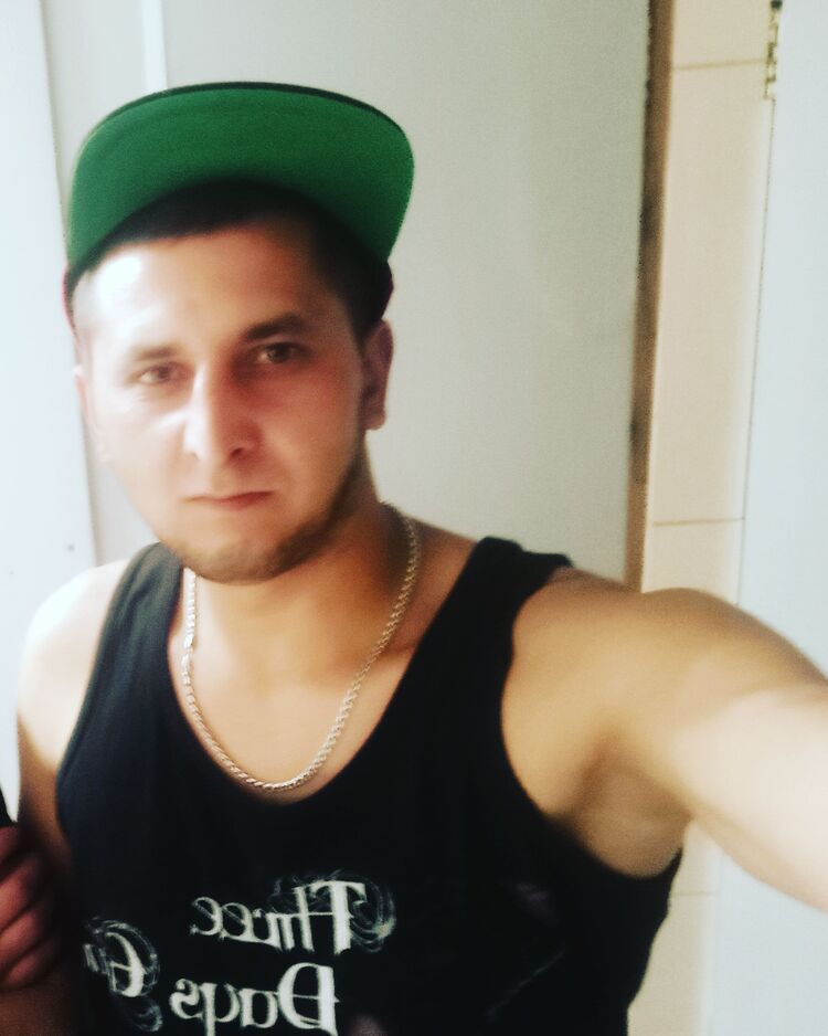  Praha,   Ruslan, 31 ,   ,   , c , 