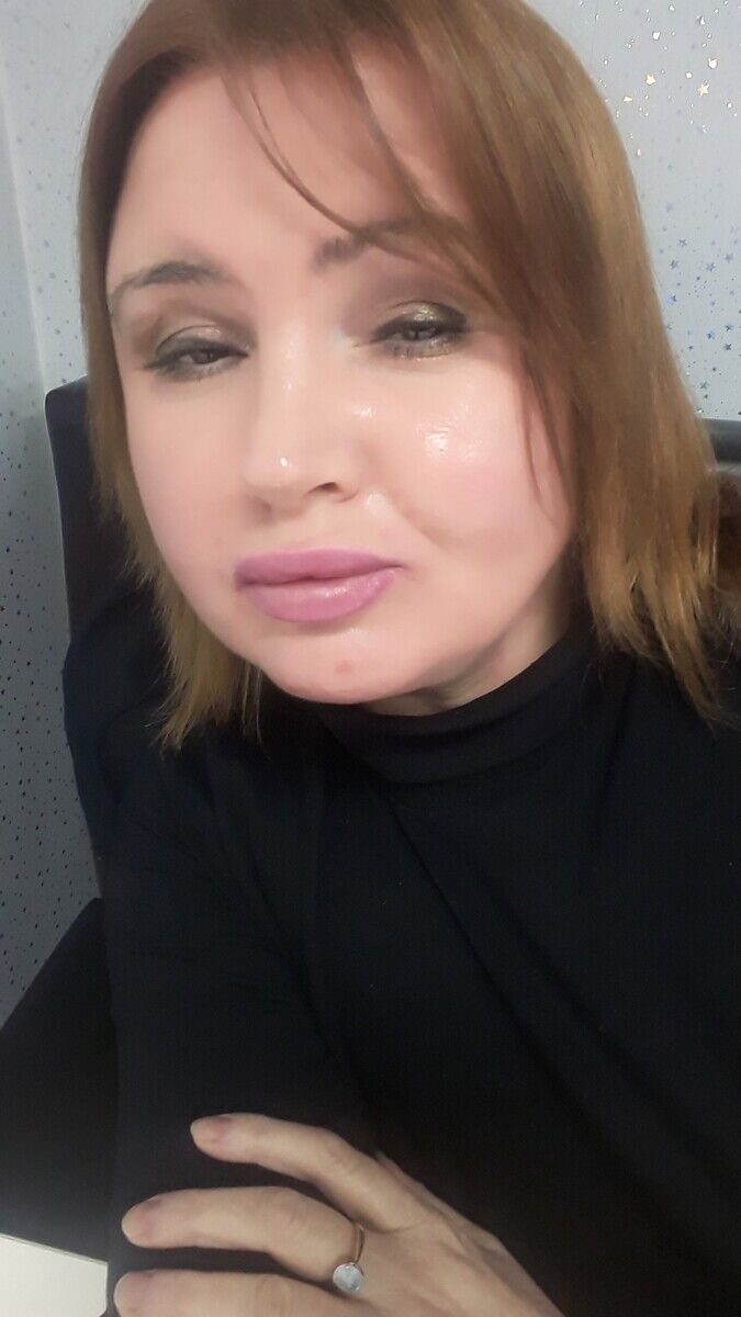  22001932  ELENA, 51 ,    