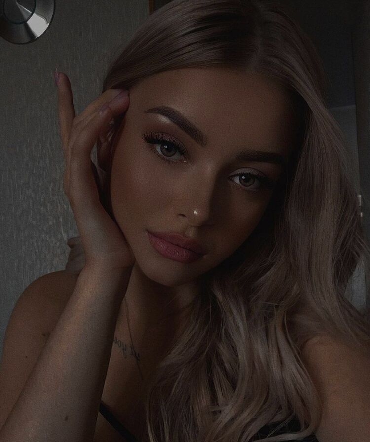  Cay,   Milena, 22 ,   ,   