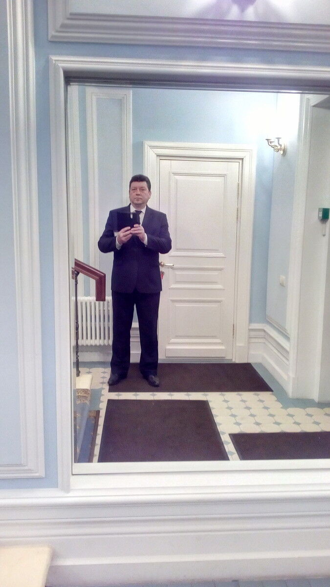  ,   Maikl, 51 ,   