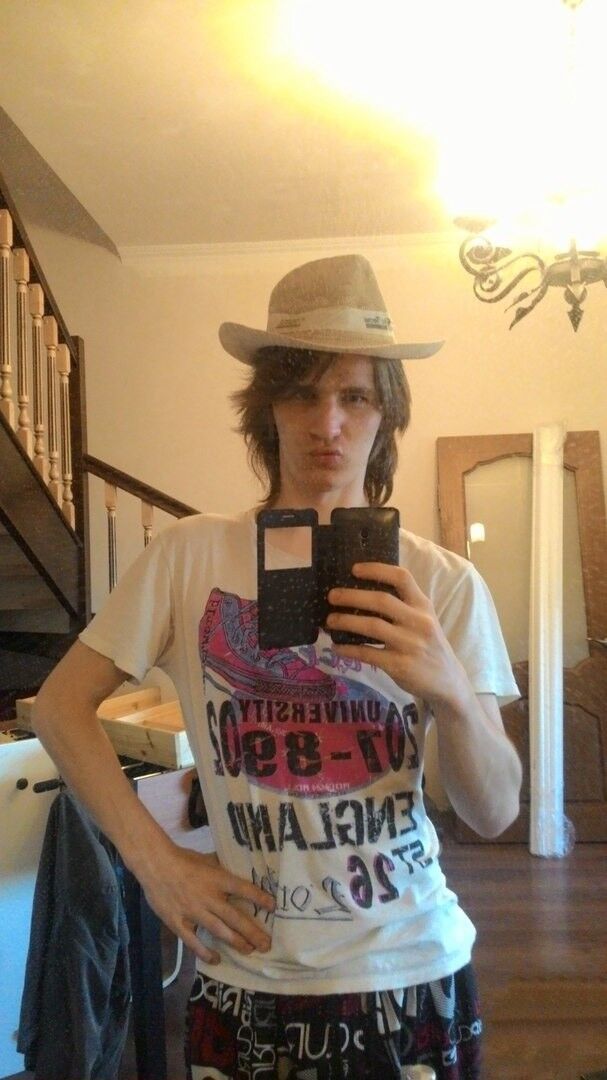  8190412  Tesla, 28 ,    