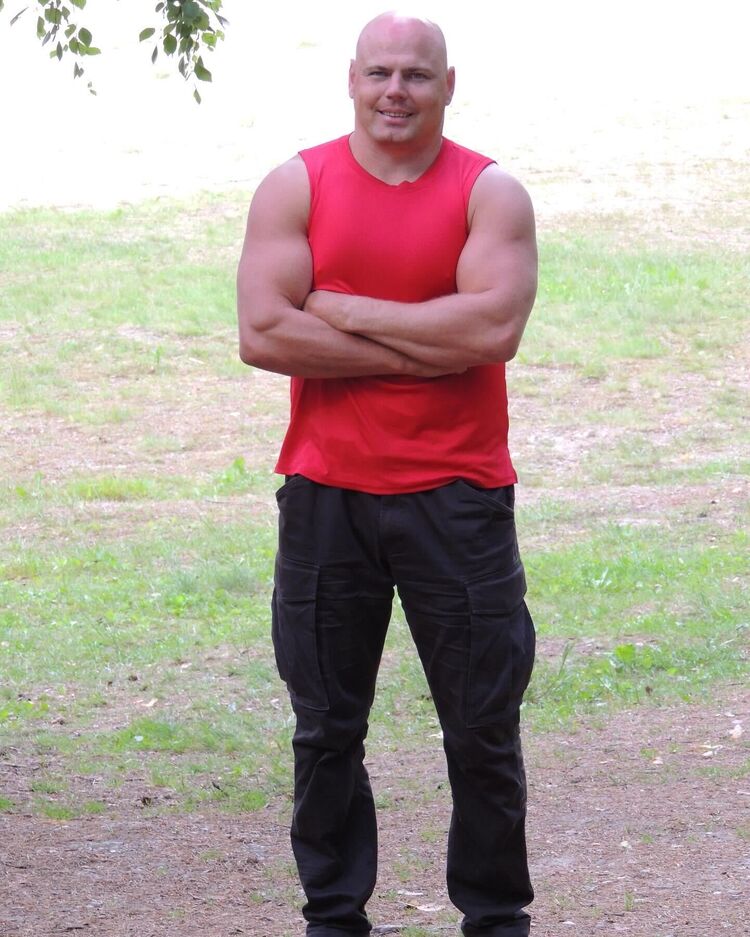  ,   Hennadii, 35 ,   ,   