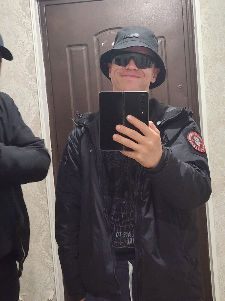  ,   Viktor, 33 ,   ,   