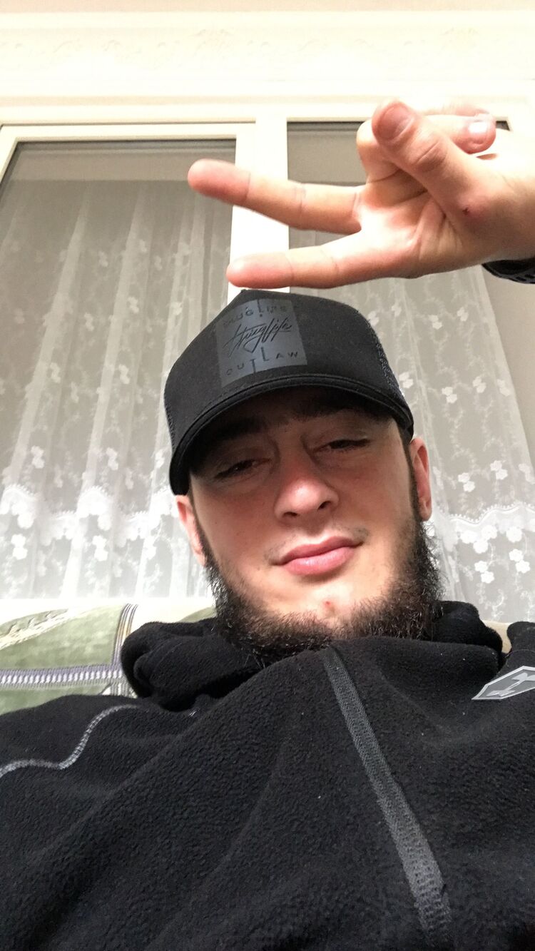  34567592  Sllaviik, 25 ,    