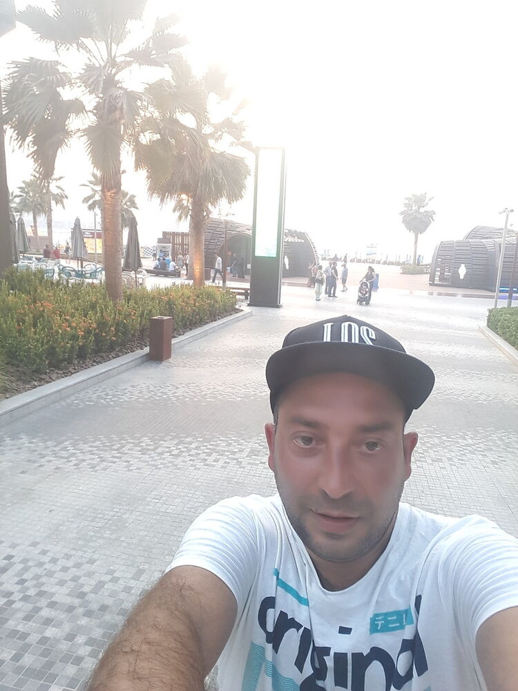  ,   Artur, 42 ,   ,   , c 
