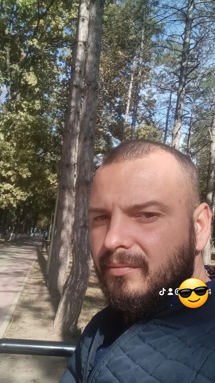  39954062  Andrei, 35 ,    