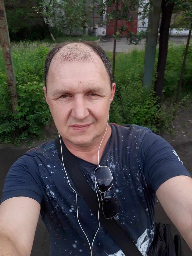  12438192  Sergey, 52 ,     
