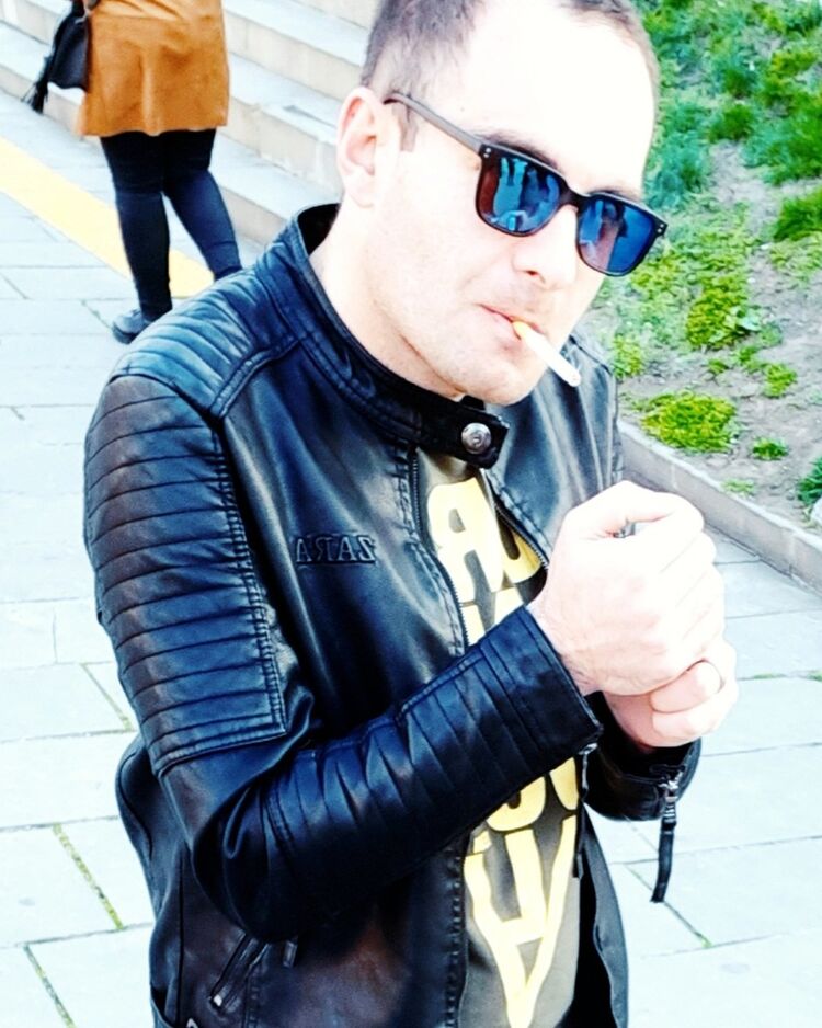  18607532  Bacho, 37 ,    