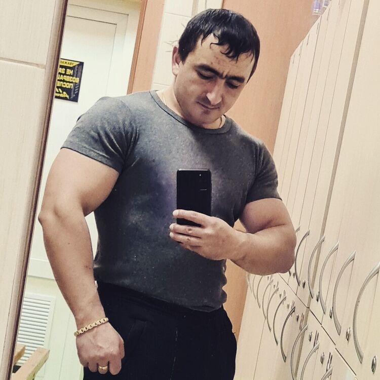  31720372  Artem, 37 ,    