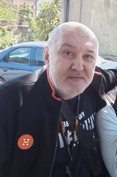  53906292  Paata, 50 ,    